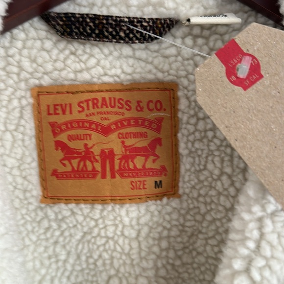 NWT men’s Levi’s flannel and sherpa trucker jacket. - Picture 3 of 5